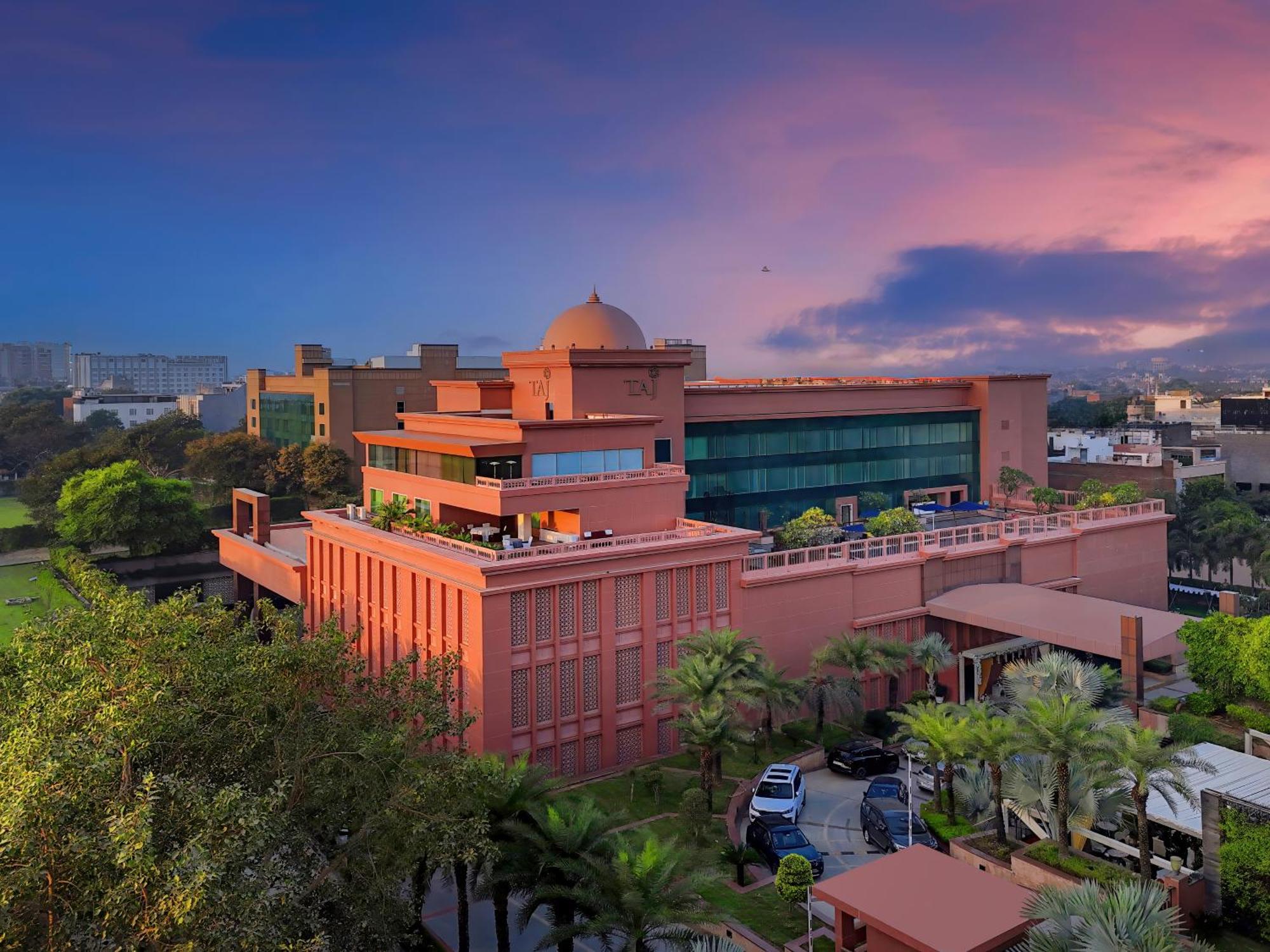 Taj Hotel & Convention Centre, Agra Agra  Exterior foto The University of Management Sciences